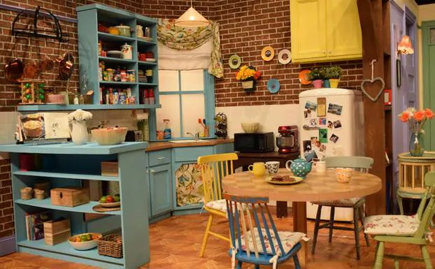 Recreación de la cocina del apartamento de Monica (Courteney Cox) y Rachel (Jennifer Aniston) en la serie 'Friends'.