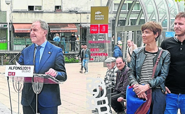 El candidato del PSE en Bilbao abre las puertas del partido a Eguiluz, del PP