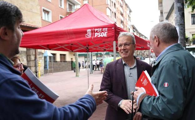 Retortillo inauguró la campaña en San Vicente, por ser el barrio en el que pasó su infancia. 