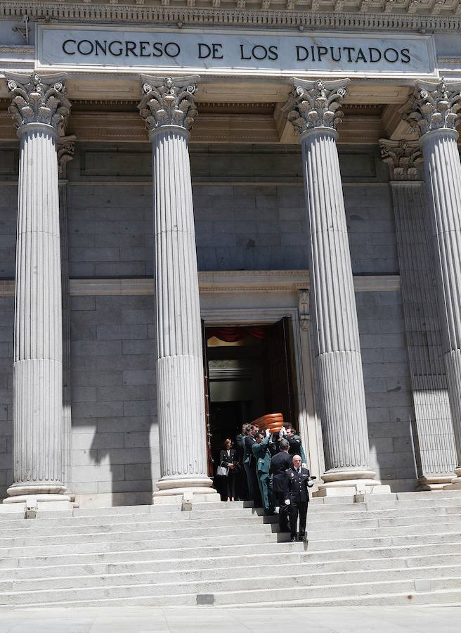 Salida del féretro del Congreso pasadas las 14.00 horas.