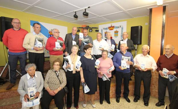 Los socios fundadores del centro gallego hace 50 años recibieron un homenaje el 4 de mayo pasado.