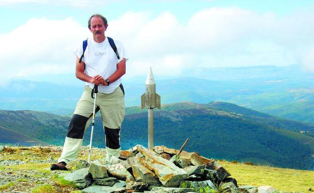 Iñigo Muñoyerro, en la cumbre riojana de Campos Blancos en 2016.