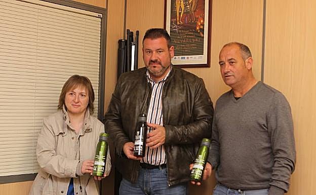 María del Puy Gorostiaga, Joseba Fernández y Juan José García presentaron la campaña. 