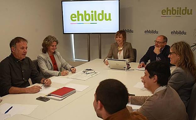 EH Bildu propondrá una consultar popular para elegir entre 'bus exprés' o tranvía.