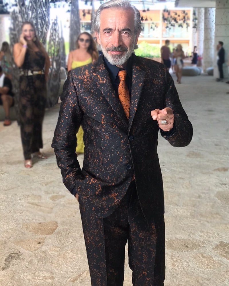 Su look bicolor se une a la tendencia de los trajes de chaqueta estampados que ya se han visto en otras alfombras rojas del cine