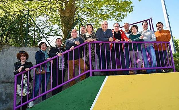 Foto de familia de los componentes de la placha de Gure Herria. 