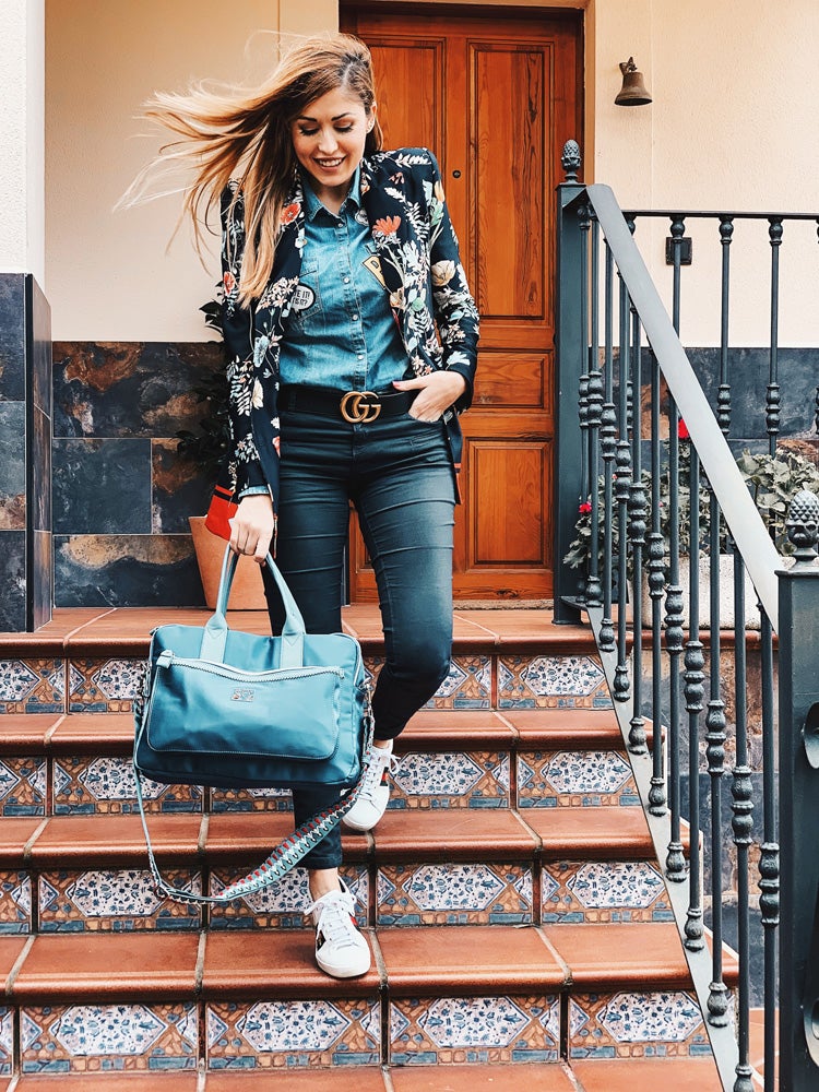 La instagramer Innés Llach nos da las claves para lucir las zapatillas deportivas con mucho estilo