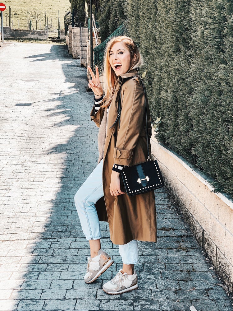 La instagramer Innés Llach nos da las claves para lucir las zapatillas deportivas con mucho estilo