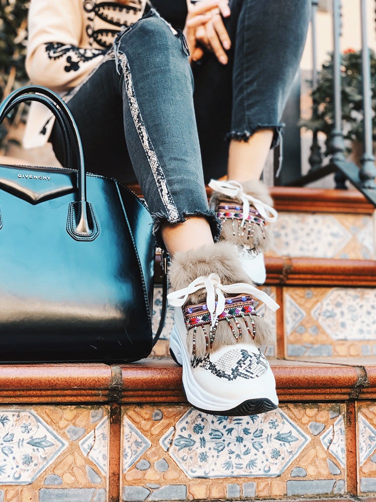 La instagramer Innés Llach nos da las claves para lucir las zapatillas deportivas con mucho estilo