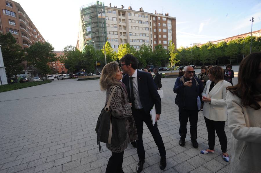 Leticia Comerón (PP), Miren Larrion (EH Bildu), el alcalde Gorka Urtaran (PNV), Maider Etxebarria (PSE) y Fernando López Castillo (Elkarrekin Podemos) en el debate retransmitido por EL CORREO