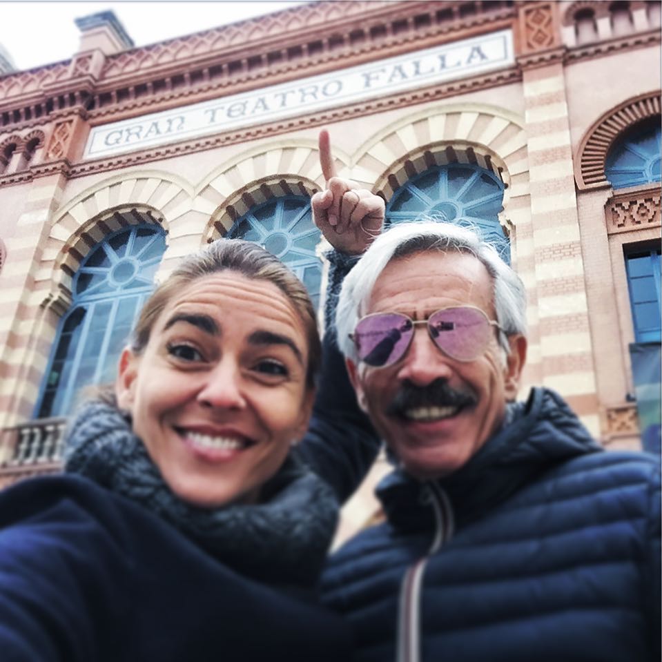 El actor ha lucido un diseño de Ion Fiz para acudir a los Premios Platino celebrados en México