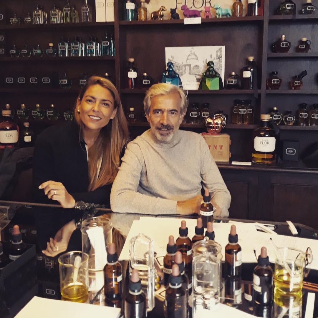 El actor ha lucido un diseño de Ion Fiz para acudir a los Premios Platino celebrados en México