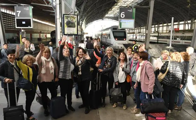 El grupo de maestras coge el tren hacia Valladolid para rememorar, paso por paso, las jornadas de pruebas. 