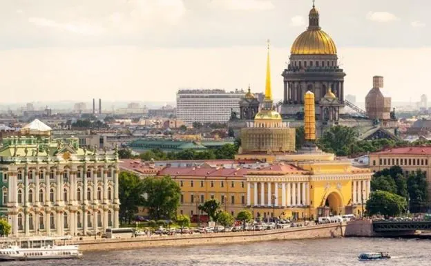 San Petersburgo desde la orilla del río