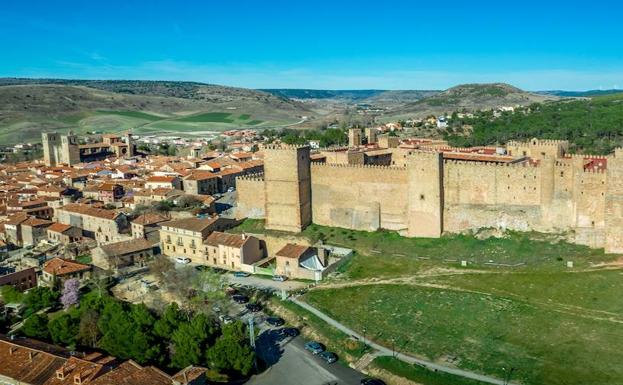 La fortaleza de los obispos domina el casco urbano de Sigüenza.