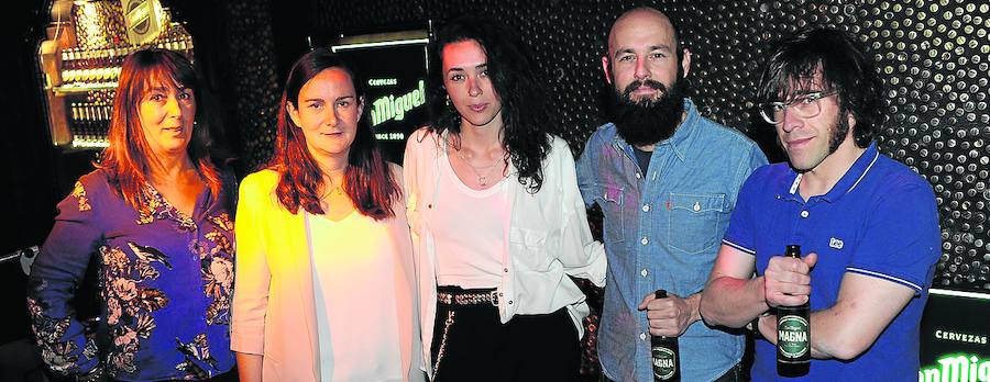 Montse Mateo, Mariana Garbisu, Alice Wonder, Gonzalo Encina y Raúl Díaz.