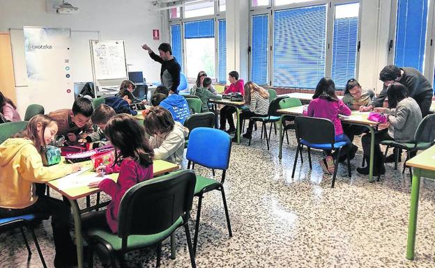 Uno de los talleres de cómic celebrados en los centros educativos del municipio.