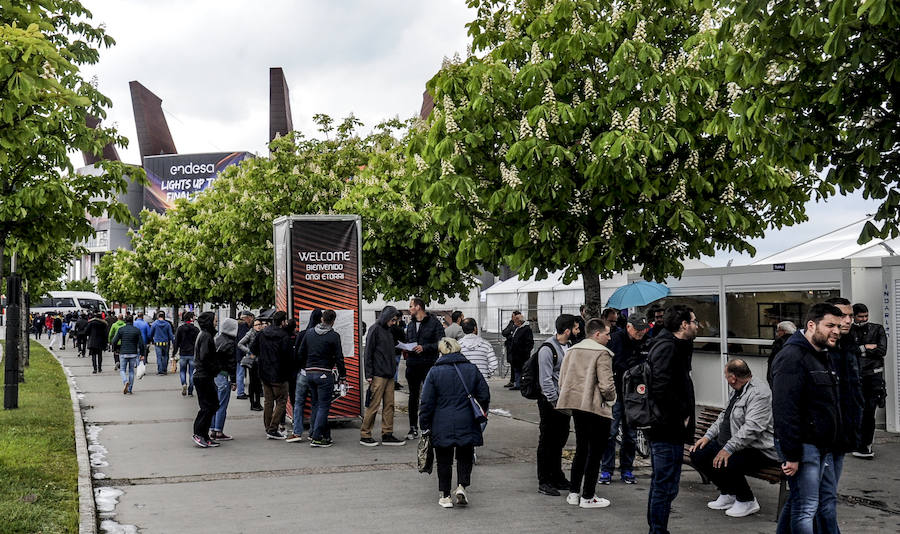 Fotos: Los exteriores del Buesa viven la fiesta del baloncesto europeo