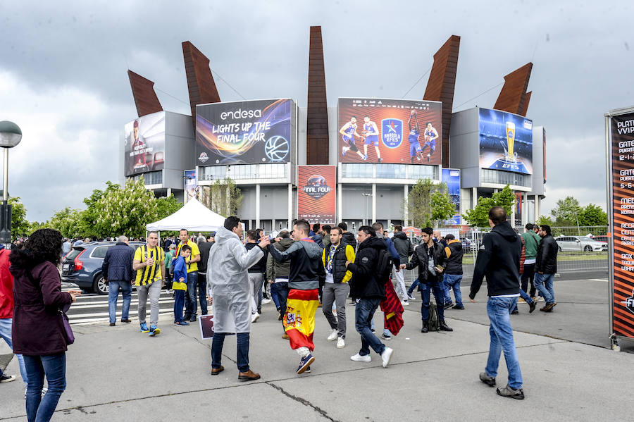 Fotos: Los exteriores del Buesa viven la fiesta del baloncesto europeo