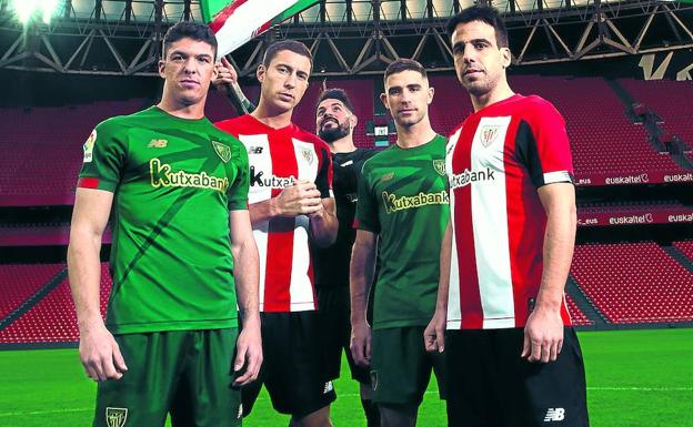 Las camisetas. Capa, De Marcos, Herrerín, Yeray y Beñat, con las nuevas indumentarias. 