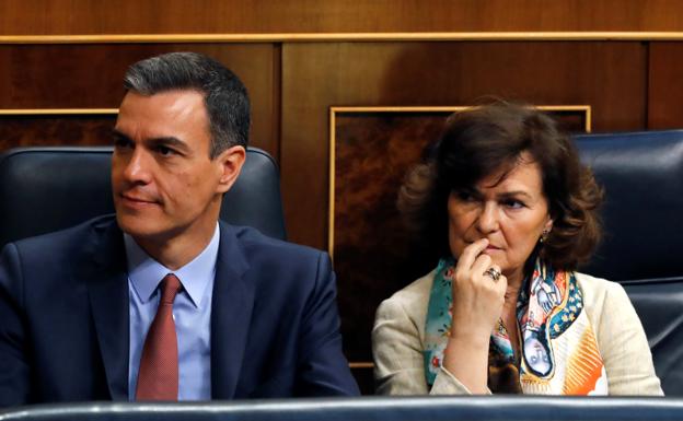 Sánchez con Calvo, en la sesión constitutiva del Congreso. 