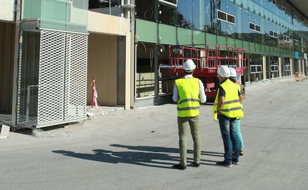 Nuevo edificio en construcción en Txagorritxu.