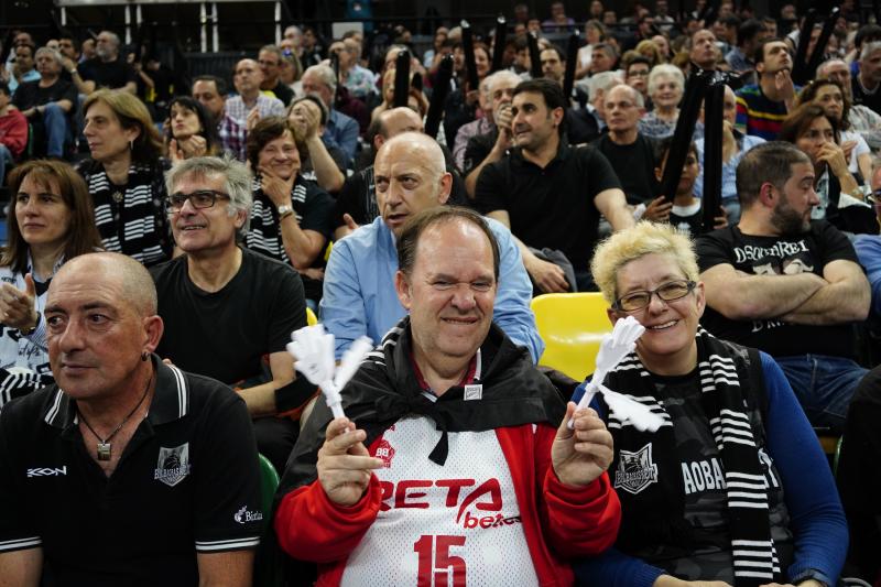 Fotos: Bilbao Basket-Palencia: ambientazo en Mirbilla