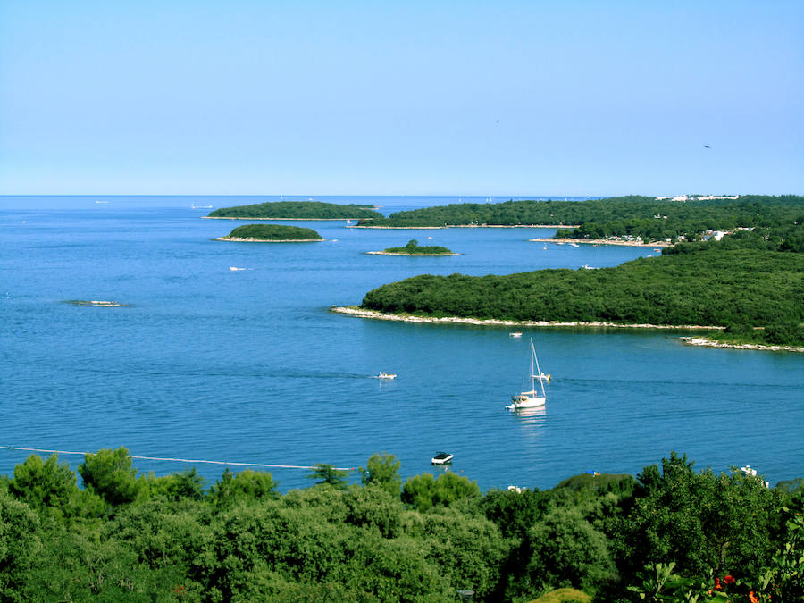 10.- Istria, Croacia | Destacan de la región sus experiencias gastronómicas; el marisco, la trufa y el aceite de oliva, así como "sus suaves colinas envueltas en viñedos y rematadas por pueblos cimeros medievales". "No es de extrañar que se la compare a menudo con la Toscana", apuntan.