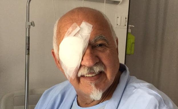 Fernando López Castillo ha colgado una foto en su twitter tras la operación. 