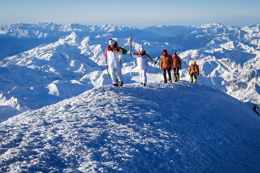 Ubicado en la Cordillera del Cáucaso, el Elbrus ruso es el pico más elevado de Europa, con una altitud de 5.642 metros.