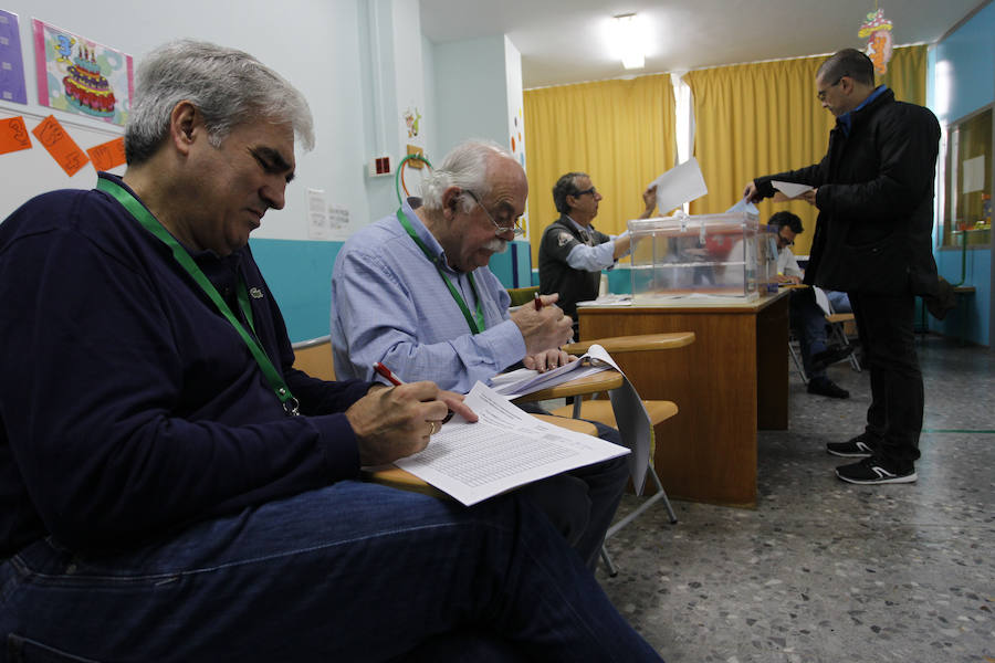 Fotos: Los vizcaínos acuden a votar