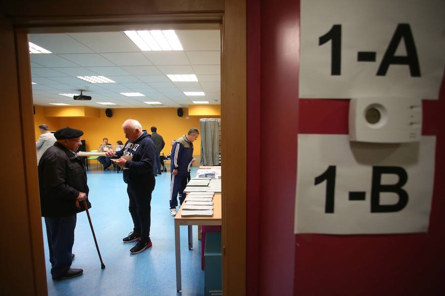 Fotos: Los vizcaínos acuden a votar