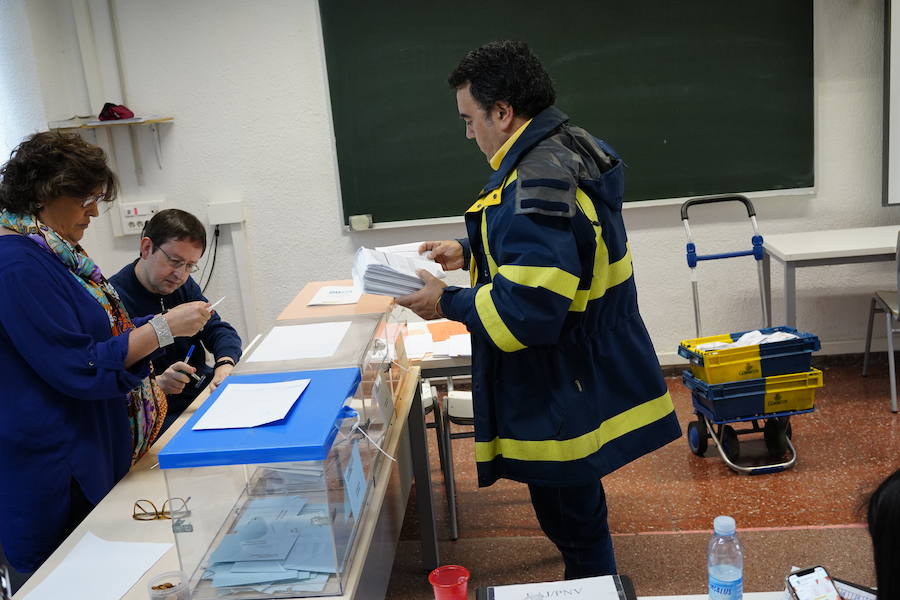 Fotos: Los vizcaínos acuden a votar