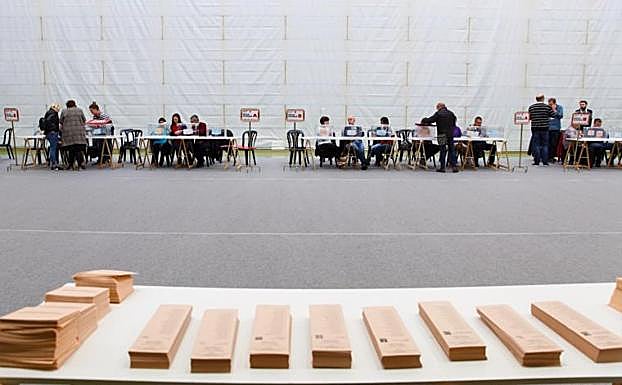 «De vergüenza, con todas las papeletas a la vista no existe el voto secreto»