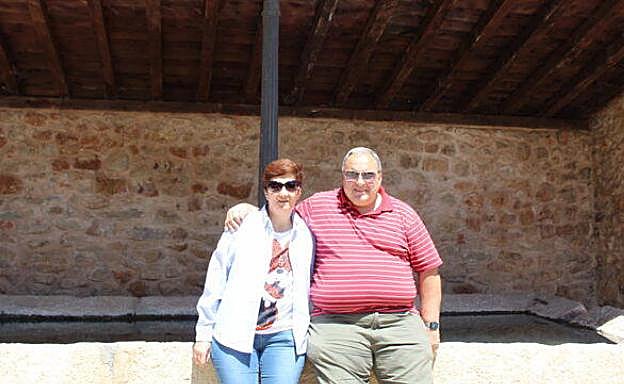 Además de vida en común, esta pareja comparte el cariño por su pueblo, Las Inviernas. 