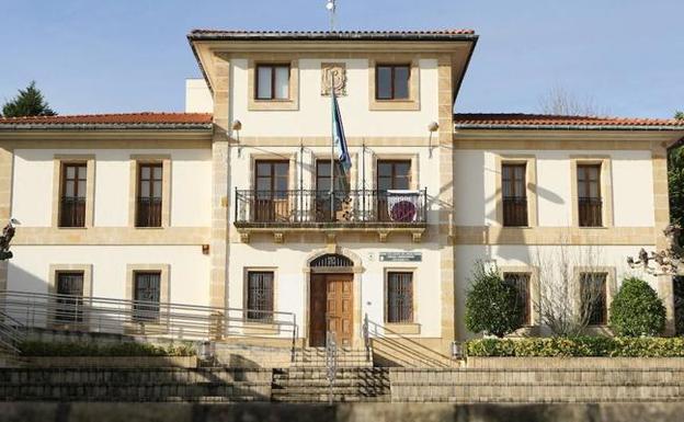 Fachada del Ayuntamiento de Barrika. 