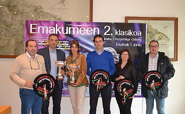 Presentación de la prueba en la localidad vizcaína, con la directora de Emakunde, Izaskun Landaida. 