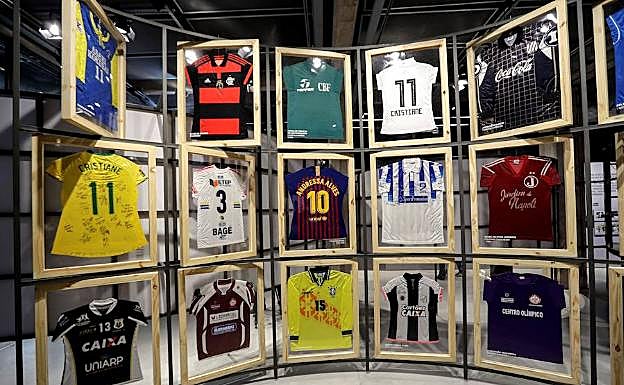 Camisetas de jugadoras brasileñas que han llegado alto. 