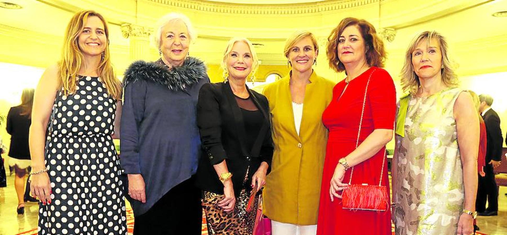 Esther de Miguel, María Victoria Cañas, María José Gandarias, Itxaso Atutxa, Esther Oña y Salomé Ayo.