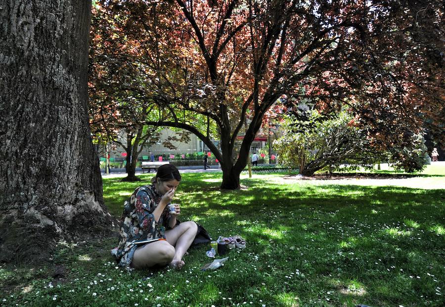 Fotos: Los vitorianos disfrutan de las temperaturas veraniegas