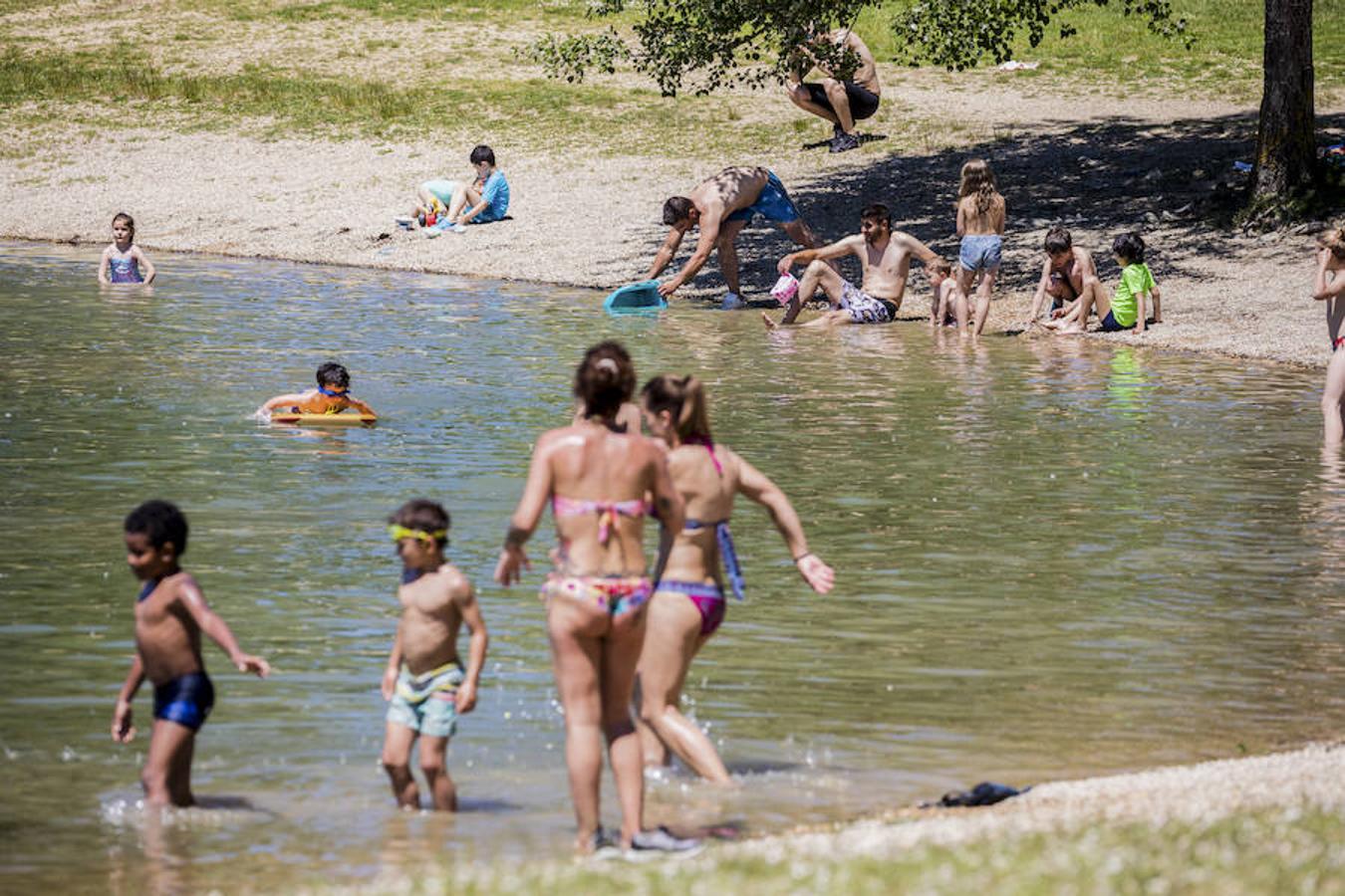 Fotos: Día de piscina y &#039;playas&#039; en Álava