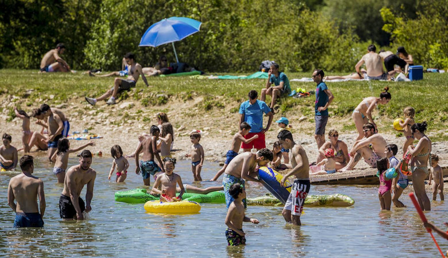 Fotos: Día de piscina y &#039;playas&#039; en Álava