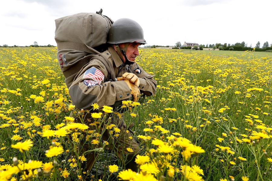 Una serie de actos recuerdan la Operación Overlord, en la que una fuerza 130.000 hombres protagonizó el asalto de la costa francesa de Normandía. Tres de aquellos soldados, hoy nonagenarios, han saltado en paracaídas, mientras diferentes mandatarios han mostrado sus respetos a los caídos en el Día D