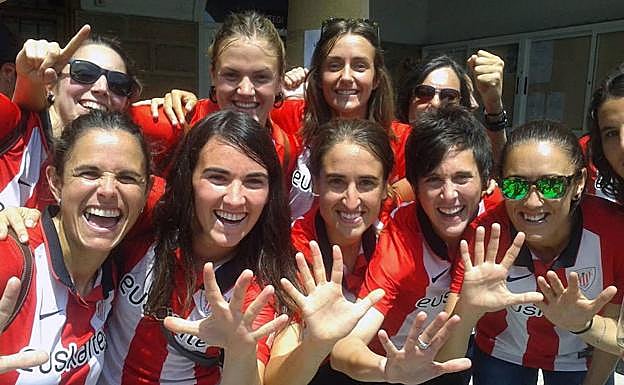 Las jugadoras del Athletic celebran el triunfo.