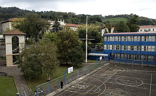Vista del patio del instituto IES Botikazar.