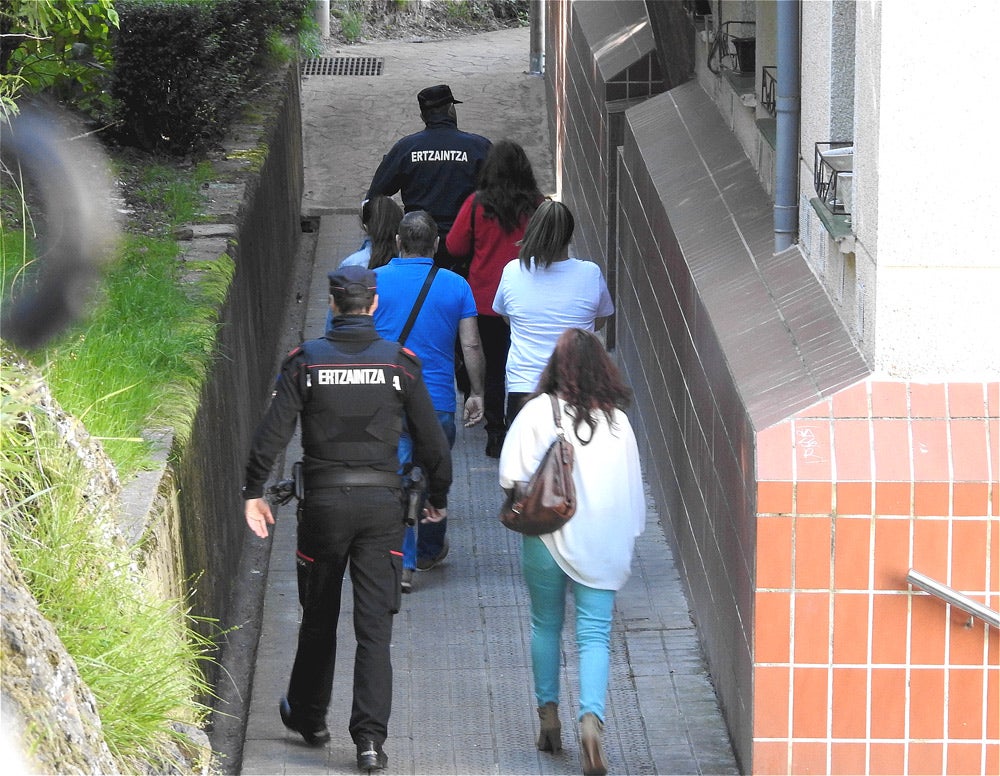 Fotos: Mata a la pareja de su madre en Galdakao