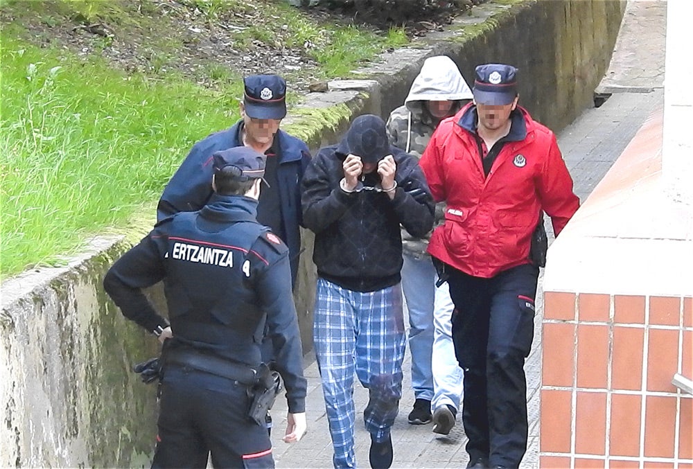 Fotos: Mata a la pareja de su madre en Galdakao