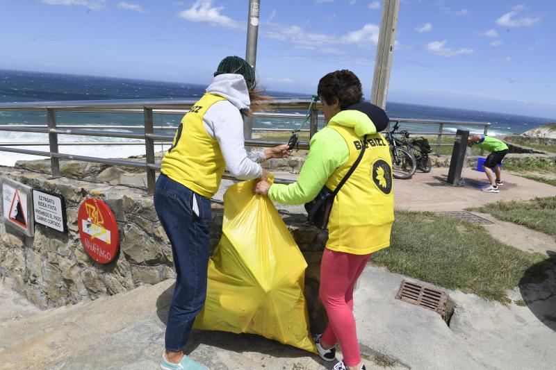 Fotos: Recogida de plásticos en la playa de Barrika