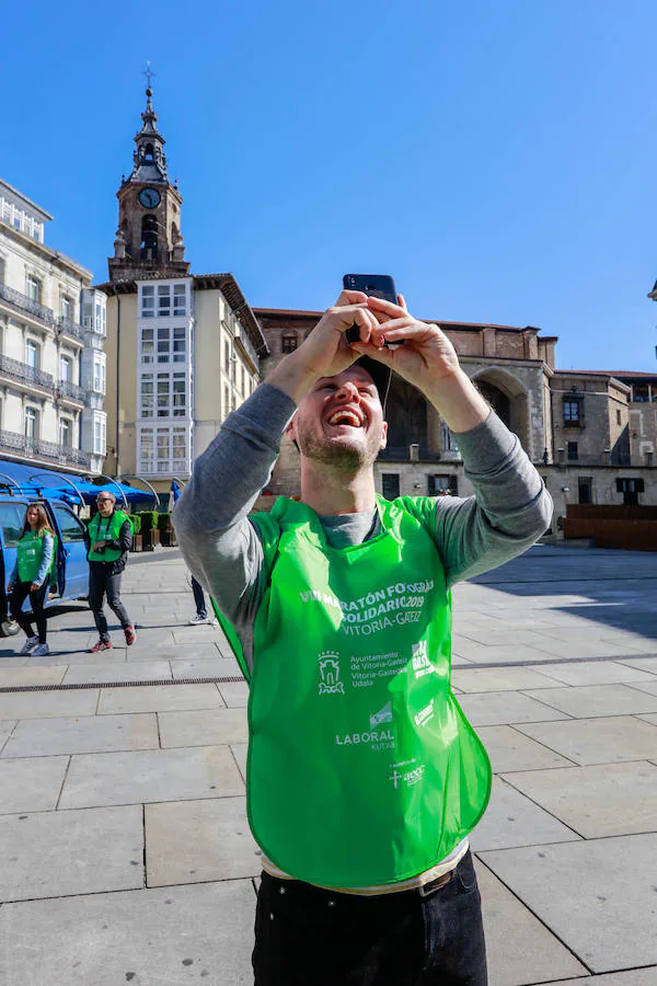Cerca de 200 personas participan en el Maratón Fotográfico de EL CORREO, cuya recaudación se destina a la Asociación Española contra el Cáncer de Álava