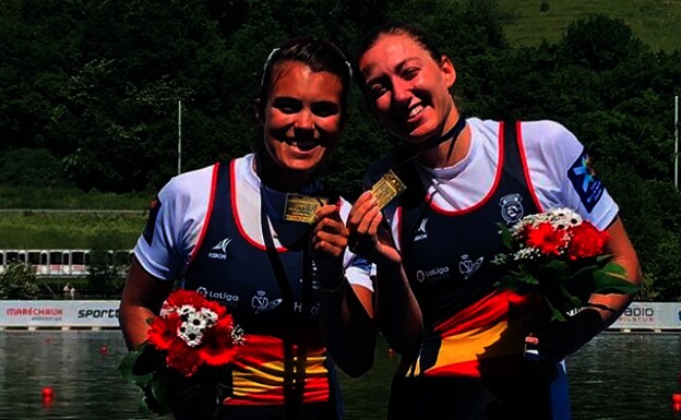 Ainara Cid y Virginia Díaz celebran la victoria.